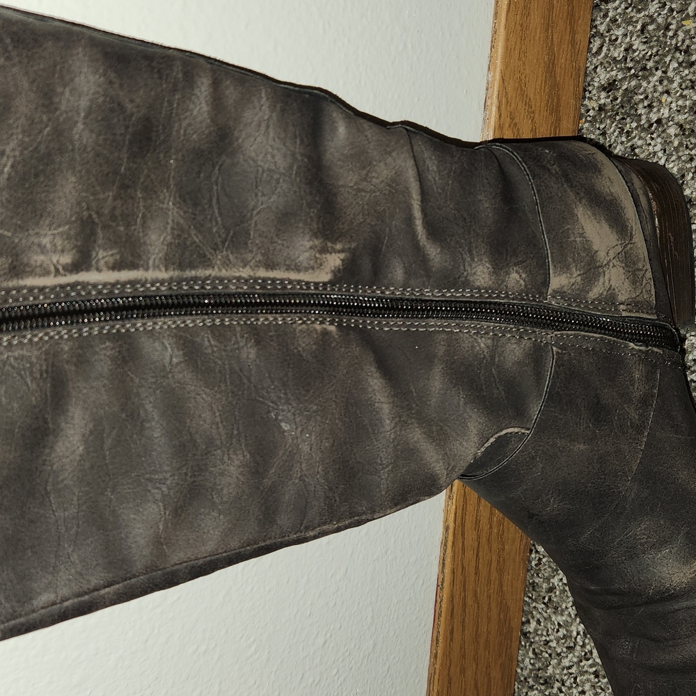 Boots - Picture 2 of 3